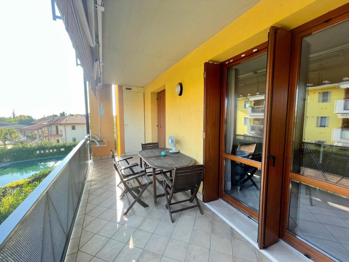 Garden Residence Appartamento Con Terrazzo E Piscina Desenzano del Garda Bagian luar foto