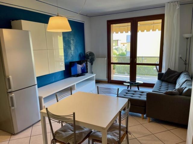 Garden Residence Appartamento Con Terrazzo E Piscina Desenzano del Garda Bagian luar foto