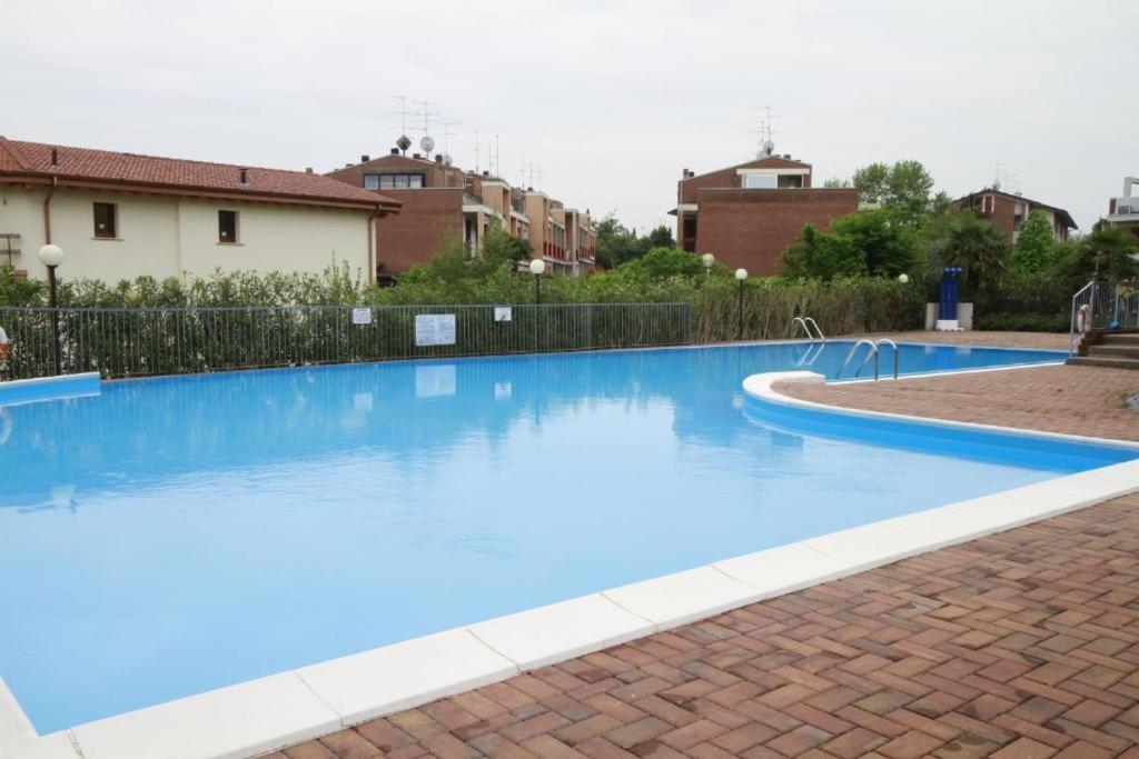 Garden Residence Appartamento Con Terrazzo E Piscina Desenzano del Garda Bagian luar foto